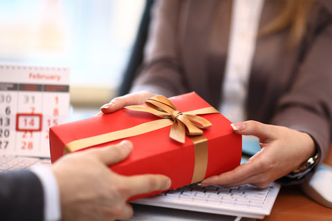 7 UNFORGETTABLE CUSTOMER GIFTS THAT WILL MAKE YOU IMPRESSION
