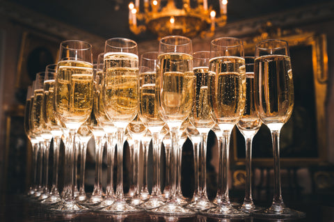 7 SPANNENDE FAKTEN, WARUM CHAMPAGNER SO TEUER IST